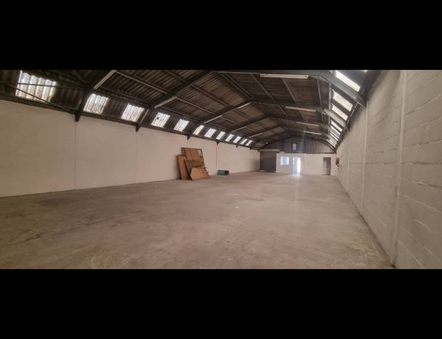 300M² WAREHOUSE TO LET IN AIRPORT INDUSTRIA